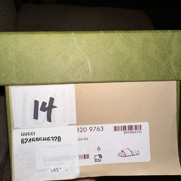 Gucci
Leather mules & clogs
8 US - Picture 4 of 5